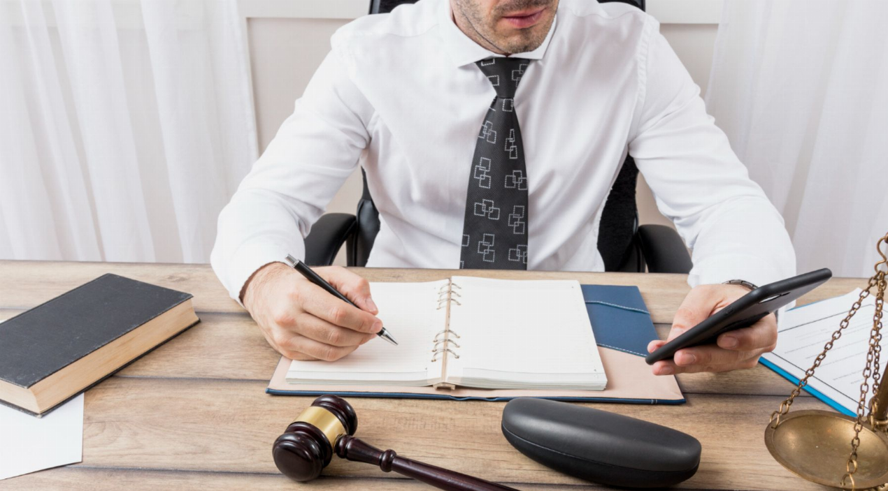 Peut-on demander à un huissier de justice à Lyon de constater une absence de livraison ou de service ?