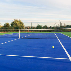 Une construction court de tennis resine synthetique à Paris favorise-t-elle l’organisation de compétitions officielles ?