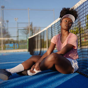 Quel programme de maintenance un constructeur court de padel peut-il recommander après plusieurs années d’utilisation ?