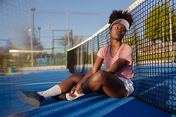 Quel programme de maintenance un constructeur court de padel peut-il recommander après plusieurs années d’utilisation ?