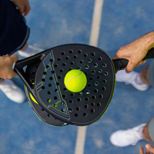 Une rénovation court de tennis est-elle plus fréquente dans les zones tropicales ?