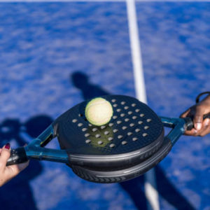 Quels détails faut-il absolument vérifier à la réception des travaux après avoir fait faire construire un terrain de padel ?